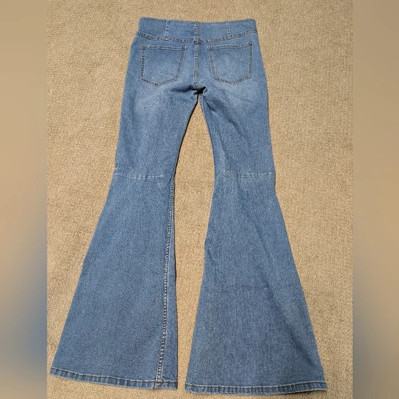 We The Free Mid Rise Bell Bottom Super Flare Jeans Womens 30 Pull On Boho Denim - Picture 8 of 10